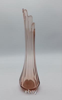 14 L E Smith MCM Pink Peach 8 Panel Finger Art Glass Swung Vase Vintage Retro