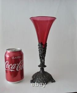 ANTIQUE VICTORIAN CRANBERRY GLASS EPERGNE VASE WITH METAL BASE h22,2cm