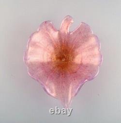 Barovier and Toso, Venice. Large leaf-shaped bowl in pink mouth-blown art glass