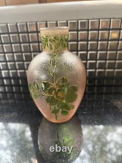 Beautiful Pink/Green Art Glass Flower Design With Gold Outline Glass Vase 5H