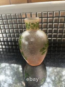 Beautiful Pink/Green Art Glass Flower Design With Gold Outline Glass Vase 5H
