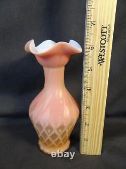 Beautiful Signed Webb Art Glass Peachblow Satin Diamond Quilt Vase 6.25