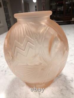 Beautiful Vintage Pink Art Deco Tulips Frosted Satin Molded Glass Vase