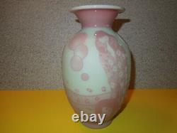 Fenton Art Glass Vase Dog and Dame #80/325 Sandcarved Vase by Murphy & Bomkamp
