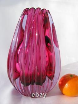 Flavio Poli Seguso Vetri Darte Model No 12024 Pink Lilac Ribbed Glass Vase 1958