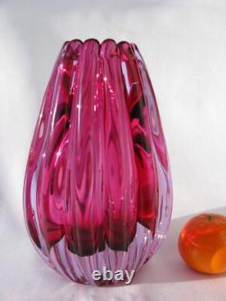 Flavio Poli Seguso Vetri Darte Model No 12024 Pink Lilac Ribbed Glass Vase 1958