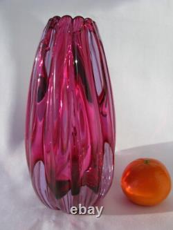 Flavio Poli Seguso Vetri Darte Model No 12024 Pink Lilac Ribbed Glass Vase 1958
