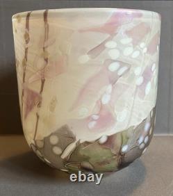 Isle of Wight Flower Garden Glass vase designed by Elizabeth & Michael Harris Isle of Wight Flower Garden Glass vase designed by Elizabeth & Michael Harris