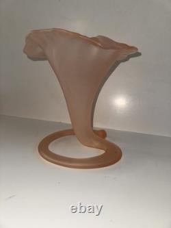 Italian vase matte pink glass Lily shape 70s vintage Chalice flower vase