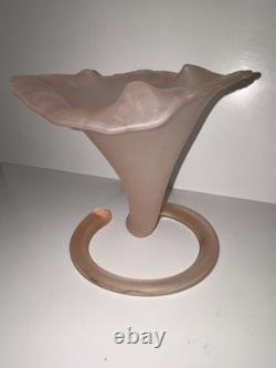 Italian vase matte pink glass Lily shape 70s vintage Chalice flower vase