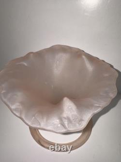 Italian vase matte pink glass Lily shape 70s vintage Chalice flower vase