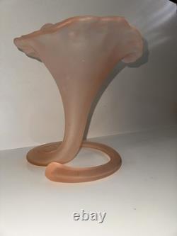 Italian vase matte pink glass Lily shape 70s vintage Chalice flower vase