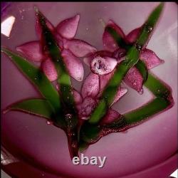 John Deacons Paperweight 3 Posy Bouquet On A Transparent Pink Ground