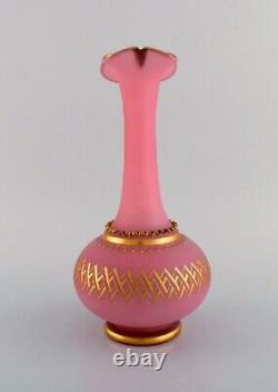 Large vase in pink mouth-blown art glass decorated with 24 carat gold leaf