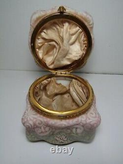 Monroe Wavecrest Billow Ware 5 Hinged Jewelry Box Pastel Pink & Green withEnamel