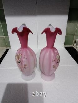 Pair of antique Thomas Webb & Sons Burmese glass vases from late 19th century