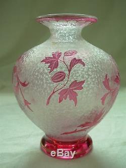Rare Signed St Saint Louis Cranberry Pink Cameo Art Glass 5.5 Vase With Berries