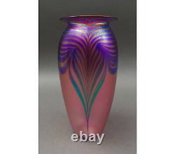 Robert Eickholt 1993 Signed Iridescent Pulled Feather Pink Art Glass Vase 9