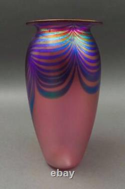Robert Eickholt 1993 Signed Iridescent Pulled Feather Pink Art Glass Vase 9
