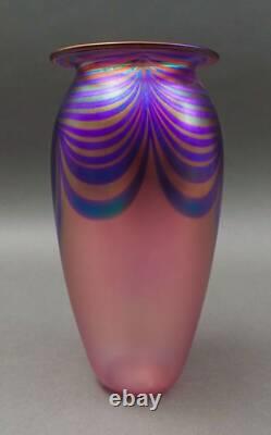 Robert Eickholt 1993 Signed Iridescent Pulled Feather Pink Art Glass Vase 9