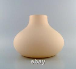 Salviati, Murano. Drop-shaped vase in delicate pink mouth-blown art glass