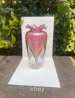 Stuart Abelman Beautiful Pink Iridescent Art Glass Pulled Feathers Vase, V1234ct
