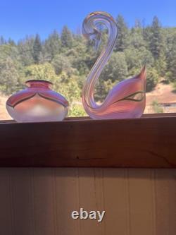 Stuart Abelman Swan Bud Vase Iridescent Pink Pulled Feather Hanging Heart Signed