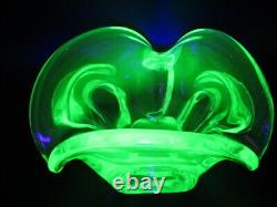 Vibrant Murano art glass fluorescent freeform bowl lime, green & pink c50/60s UV