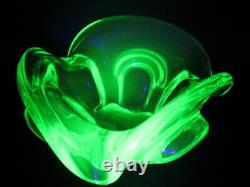 Vibrant Murano art glass fluorescent freeform bowl lime, green & pink c50/60s UV