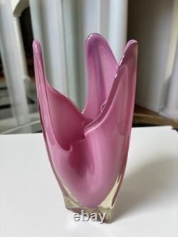 Vintage Japanese Art Glass IWATSU HINERI Pink Opalescent & Clear Trilobate vase