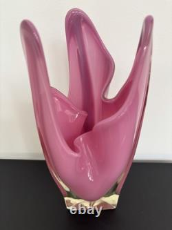 Vintage Japanese Art Glass IWATSU HINERI Pink Opalescent & Clear Trilobate vase