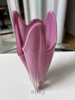 Vintage Japanese Art Glass IWATSU HINERI Pink Opalescent & Clear Trilobate vase