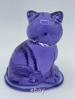 Vintage Neodymium Alexandrite Art Glass Cat Sitting Kitty Selenium GLOWS Pink