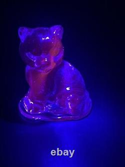 Vintage Neodymium Alexandrite Art Glass Cat Sitting Kitty Selenium GLOWS Pink