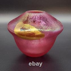 Vtg Signed Robert Eickholt Iridescent Pink Art Glass Vase Gold Foil Stretch 1995