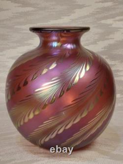 Vtg Steven Correia Pink/Cranberry Art-Glass Vase Beautiful Pulled Feather Motif